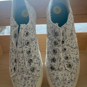 Floral Canvas Women's Sneakers